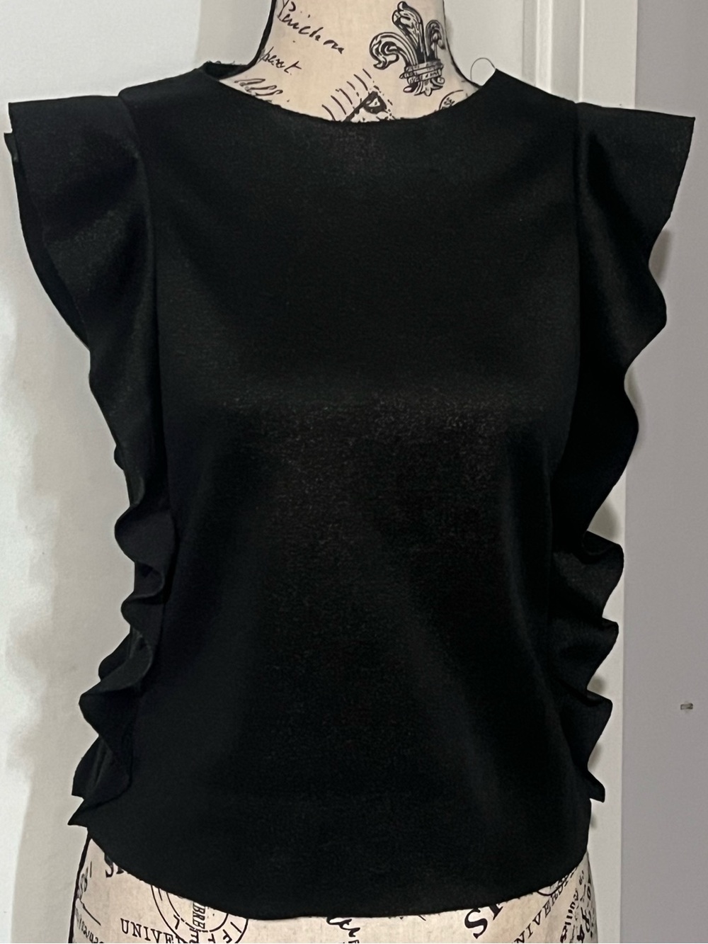 Design Lab Lord & Taylor Black Ruffle Sleeve Shell Top